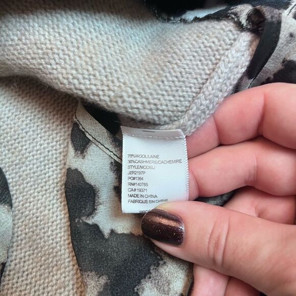 Brochu Walker The Looker Layered V-Neck Sweater Light Chia Printed Combo Size XS - Picture 6 of 6